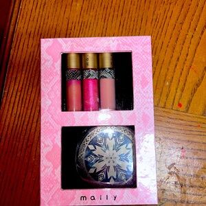 Mally lip gloss and compact mirror